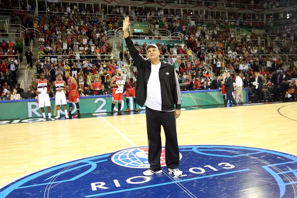 Morre Oscar Schmidt, lenda do basquete brasileiro, aos 68 anos